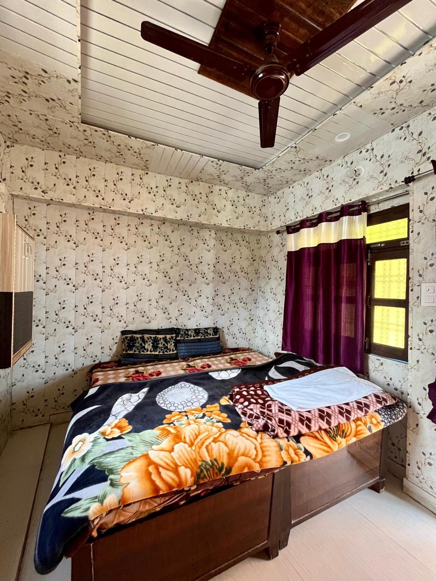 Astha Guest House Gopeshwar Ngoại thất bức ảnh