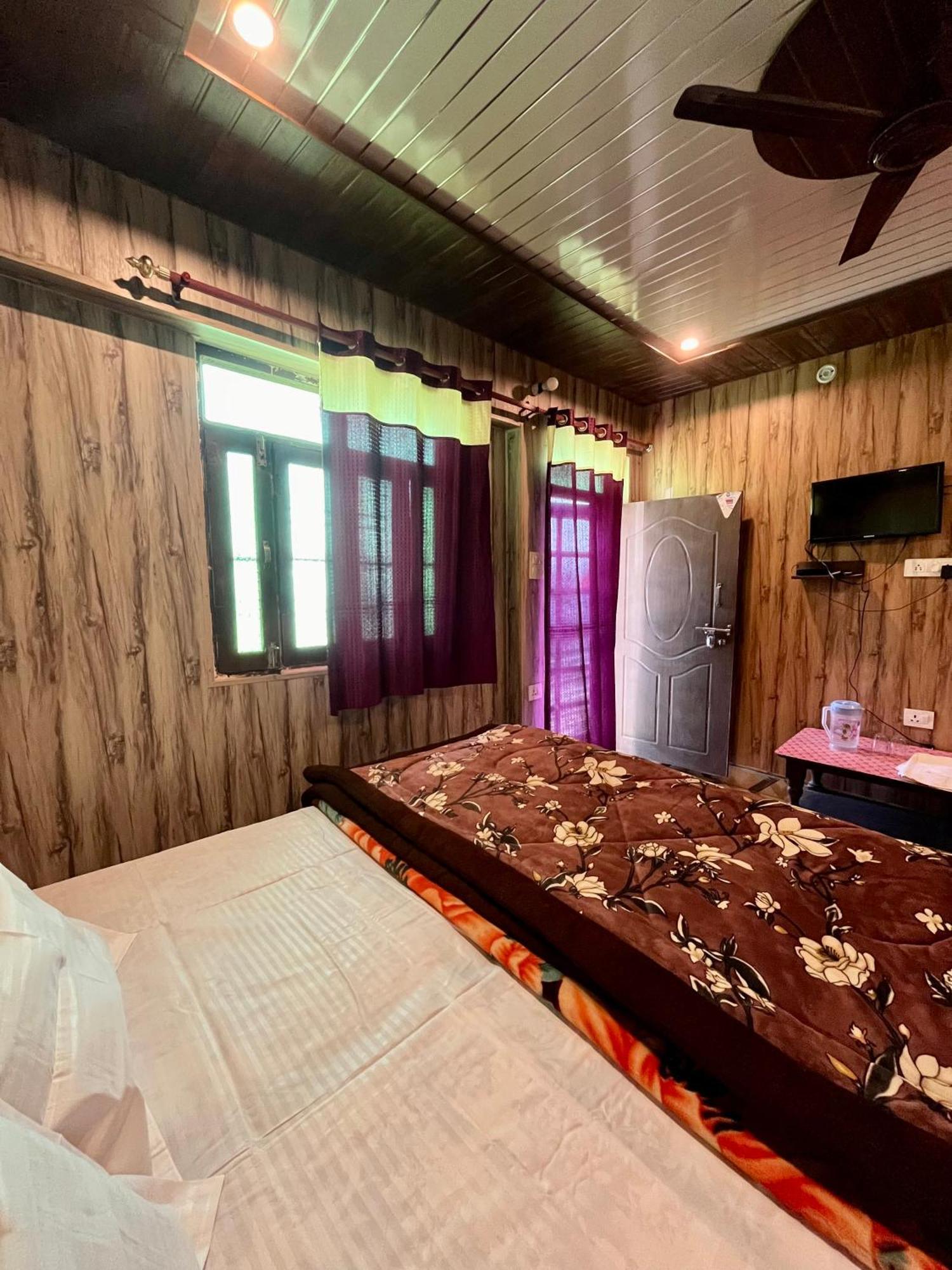 Astha Guest House Gopeshwar Ngoại thất bức ảnh