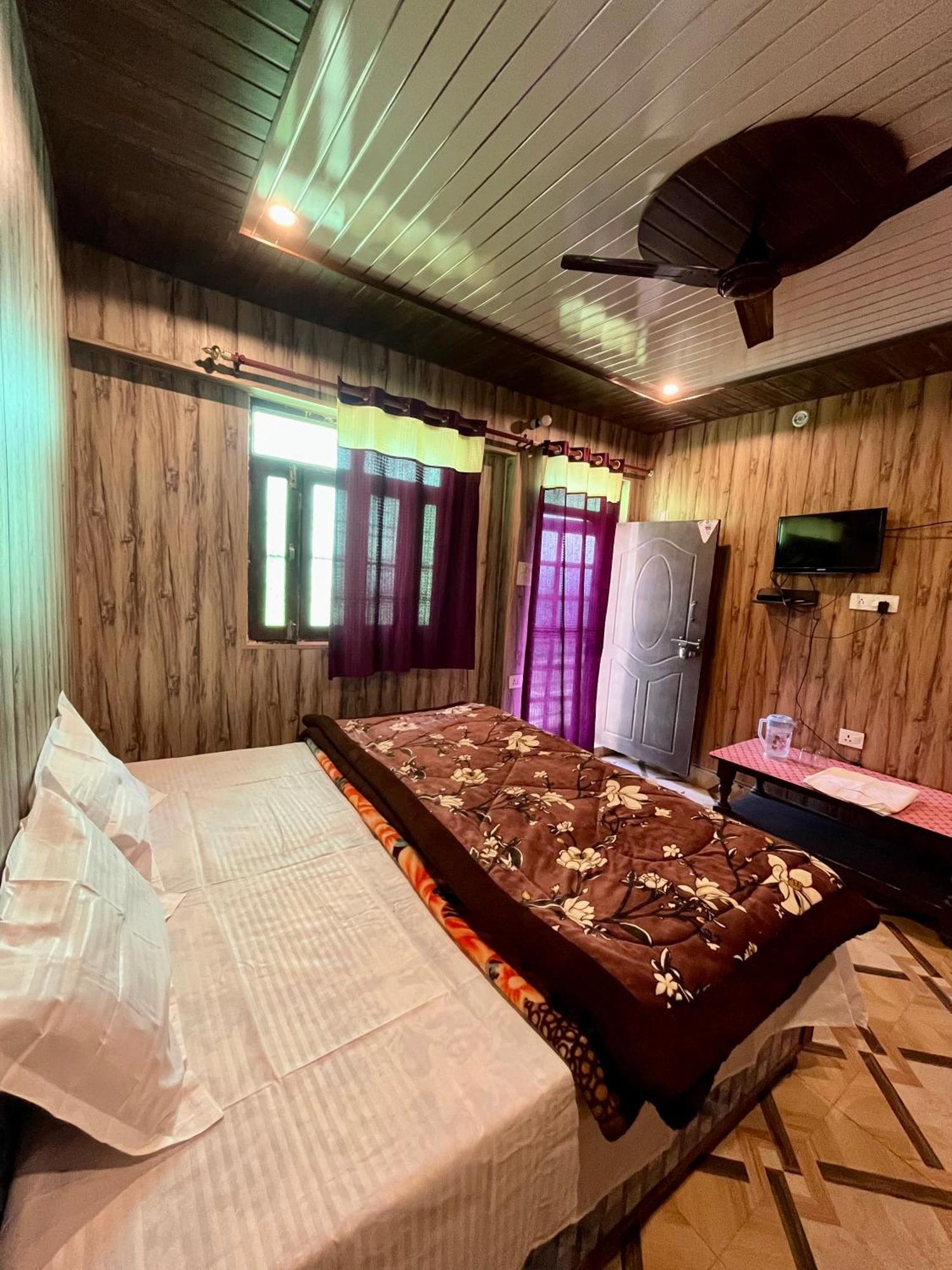 Astha Guest House Gopeshwar Ngoại thất bức ảnh