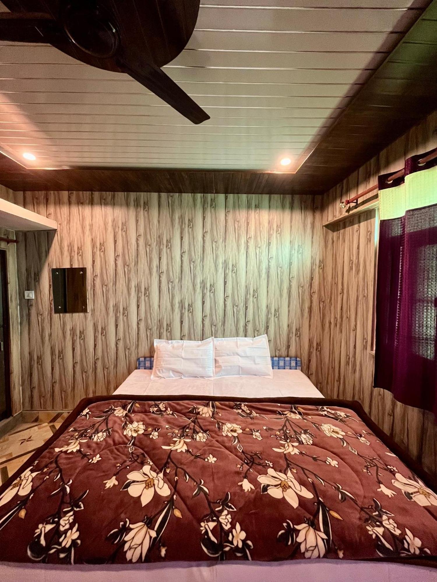 Astha Guest House Gopeshwar Ngoại thất bức ảnh